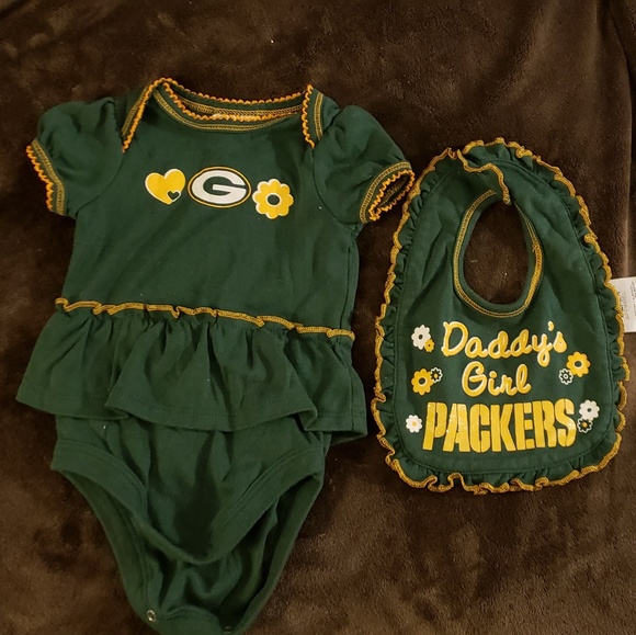 Green Bay Packers onesie and bib - Picture 2 of 5